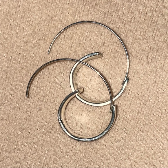 NWOT SILVER UNIQUE LOOPY HALF CIRCLE EARRINGS! - Picture 4 of 5